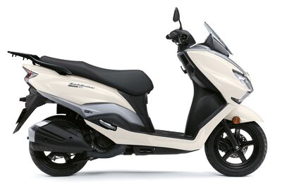 New Suzuki Burgman Street 125 EX - Pearl Grace White (Q1S) | New Suzuki Scooters at Two Wheel Centre Mansfield Ltd, Notts, Midlands, UK