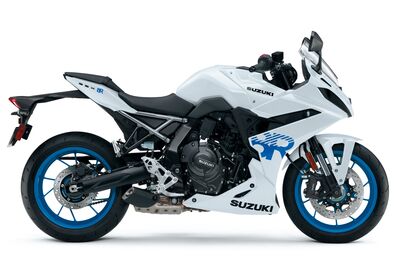 New Suzuki GSX-8R in Pearl Tech White (QU2) - Two Wheel Centre Ltd, Mansfield, Nottinghamshire, UK