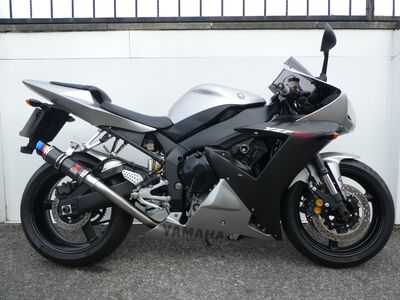 Yamaha YZF-R1 | Two Wheel Centre Mansfield Ltd