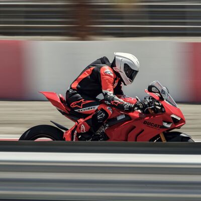 Alpinestars Missile V2 Ward One Piece Leather Suit - Black/Fluo Red/White | Free UK Delivery from Two Wheel Centre Mansfield Ltd